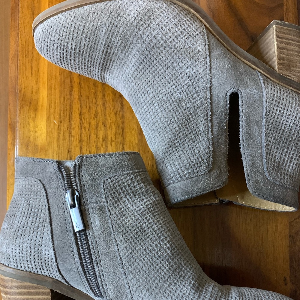 Lucky Ankle Boots Size 7 Taupe